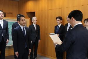 辞令交付〔課長級以上の採用等〕